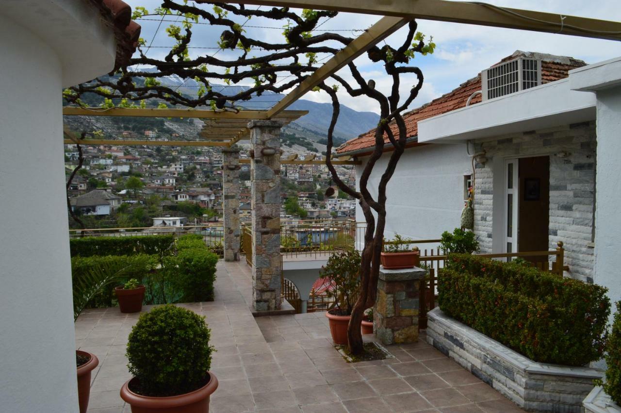 Vila Ss Kekezi Villa Gjirokaster Luaran gambar