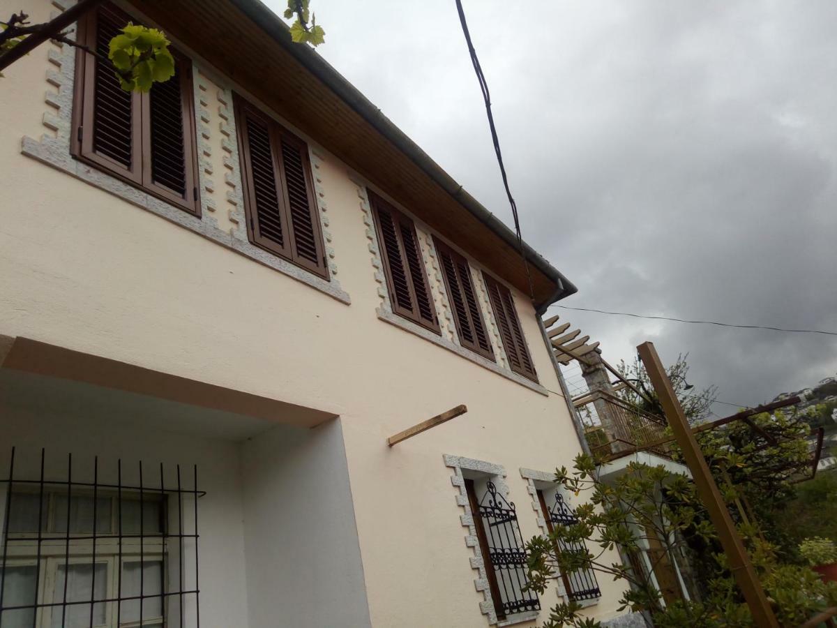 Vila Ss Kekezi Villa Gjirokaster Luaran gambar
